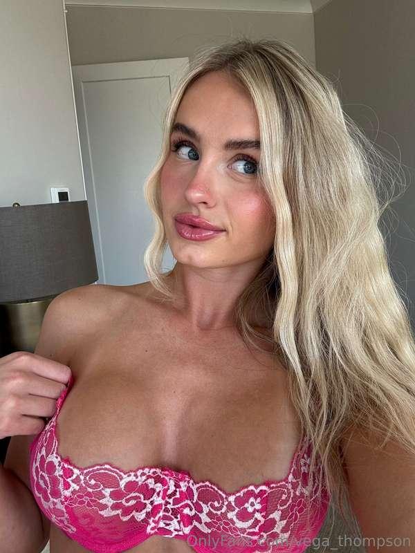 Eyes up here love 💕 