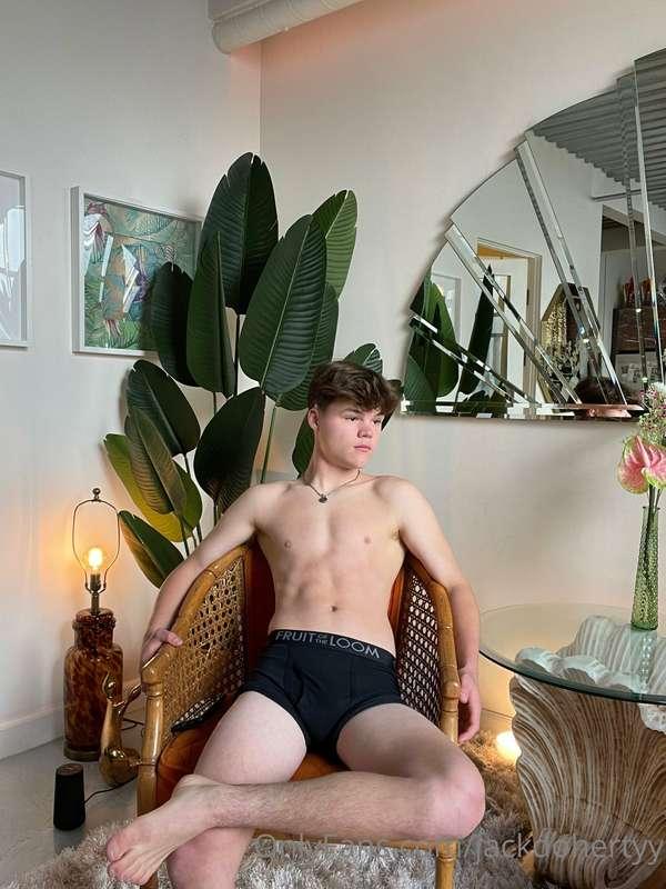 Would you eat me out for hours? 🍆👅💦