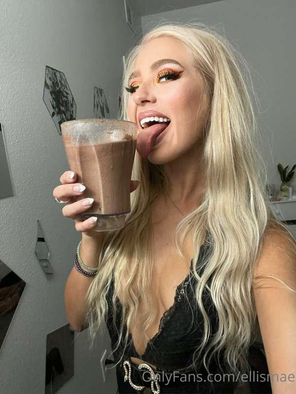 Nothing makes me happier than shake o’clock 🤤