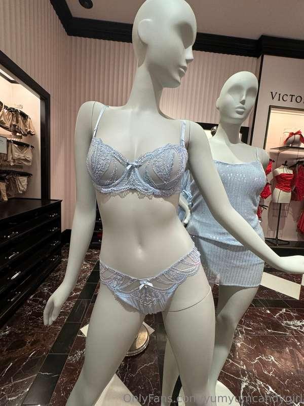 Went to Victoria’s Secret today!! Who wants to see me in the..