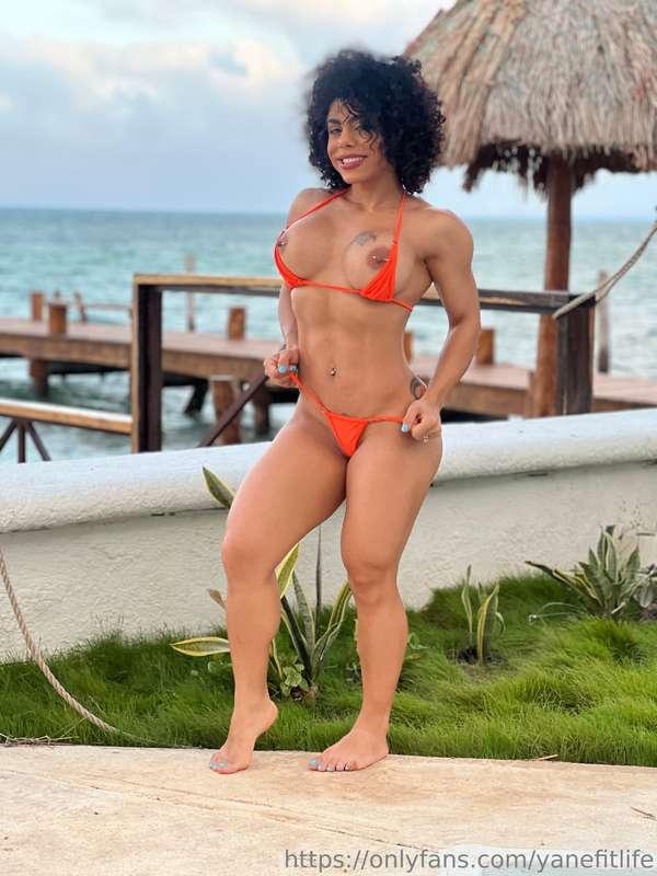 Throwback to when this bikini was the only thing keeping me ..