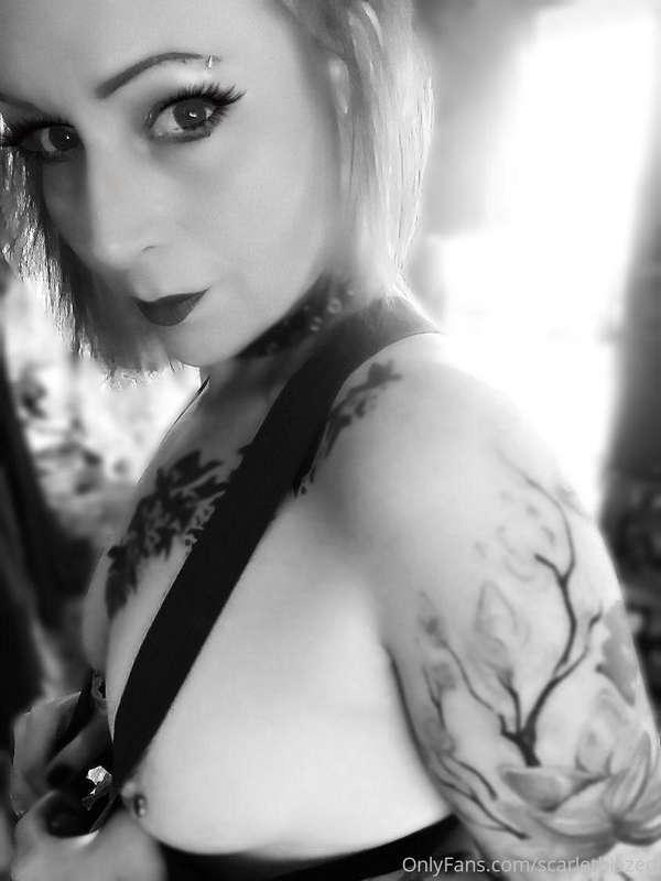 Good morning !!!! Nip slip for you guys! 😘😘😘