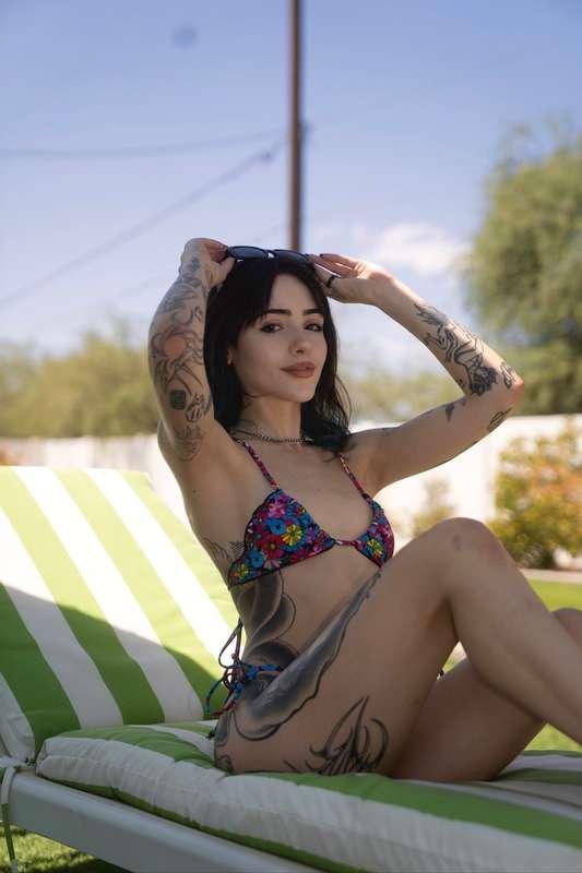 sun’s out☀️

#petite #brunette #tattoos #egirl