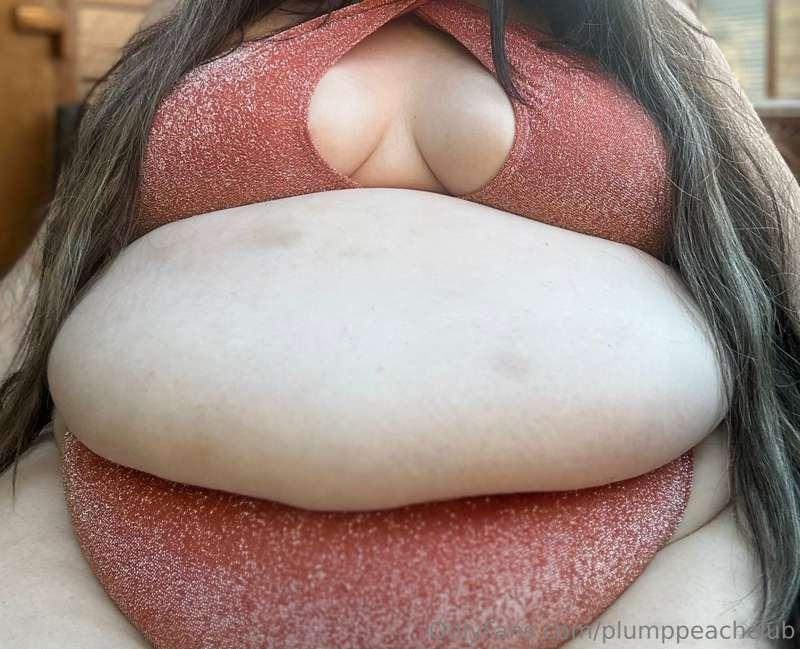 My belly is eating the bikini 😏