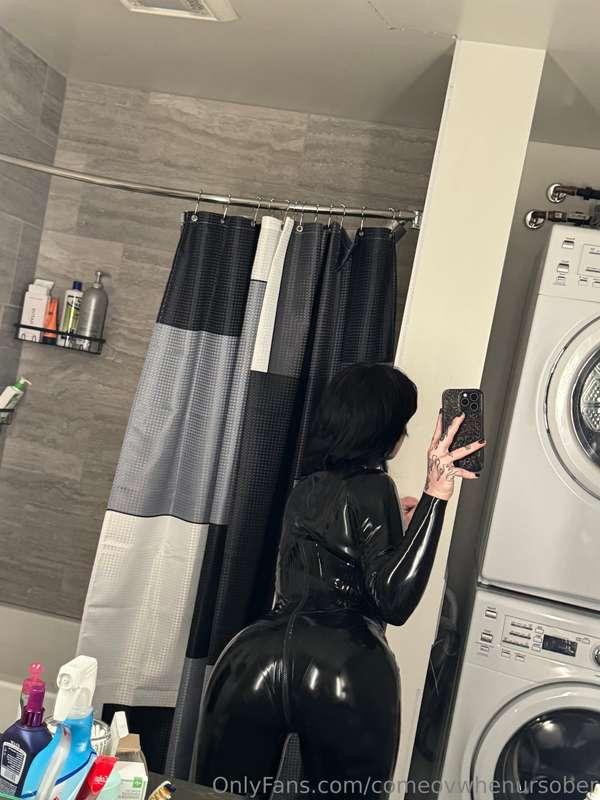 tip $5 and ill send you a fresh little titty treat xoxo