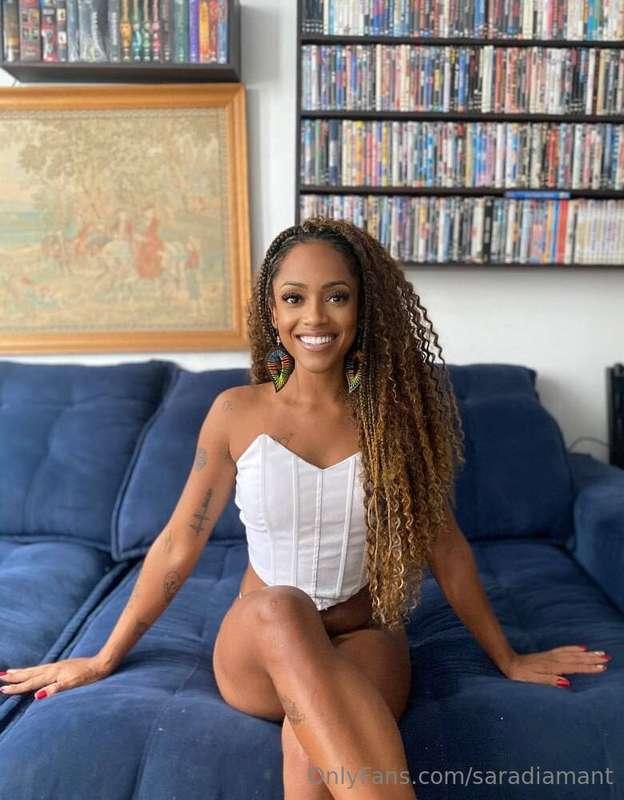 Real enchantress @vitoriaxo is the goddess of exclusive cont..