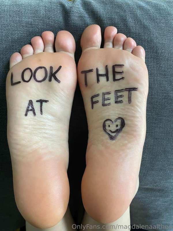 Look at the feet ♥️