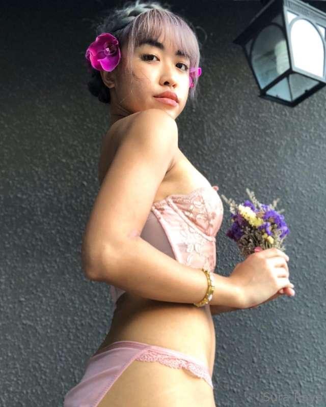 I'm waiting for you to send me flowers 😘 *I'm not picky!*