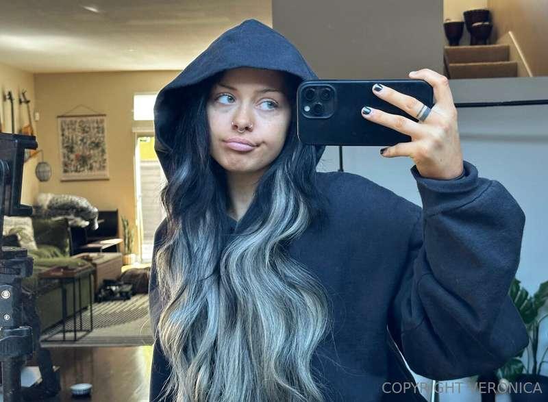 can i wear your hoodie?🥹👉👈