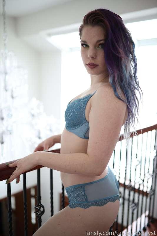 Let me take you for a spin 💫

#lingerie #striptease #nudes #ass #pussy #alt #coloredhair #bigass #naturalbody 
