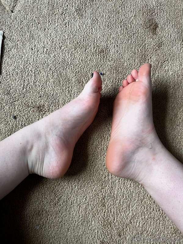 toes hehe