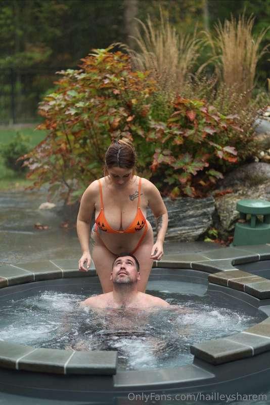 mind if I rest these right here for a littlee?🍒🤭