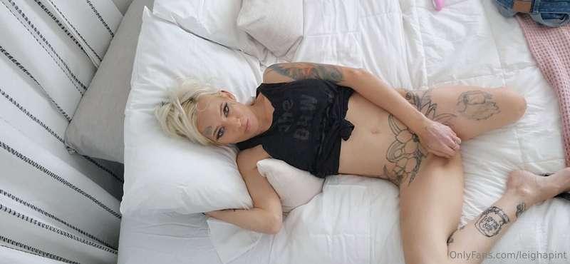 10 min vid of birds eye POV of sexy wet vplay with a little ..