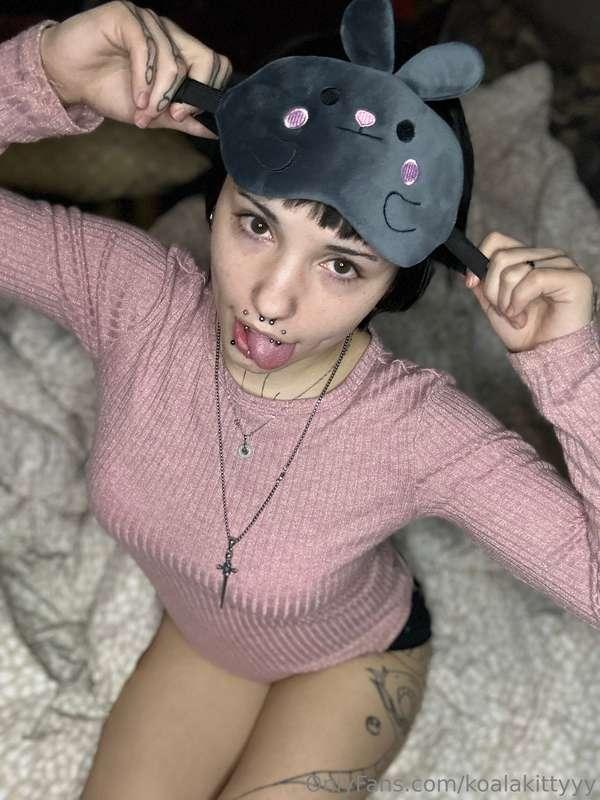 11 nude photos in this bundle. Sleepover at my place, bring ..