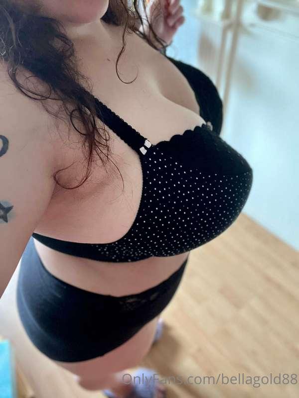 Do you find pointy bras sexy? 😍