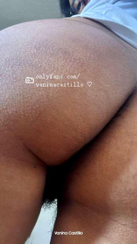 i love that my extremely hairy body exists just like this ♡e..