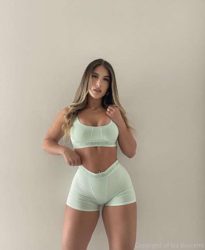 My birthday is coming up soon papi 😈💦 Tip below show me how ..