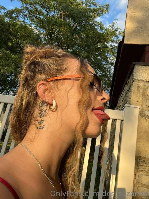 makeout with me? 👅