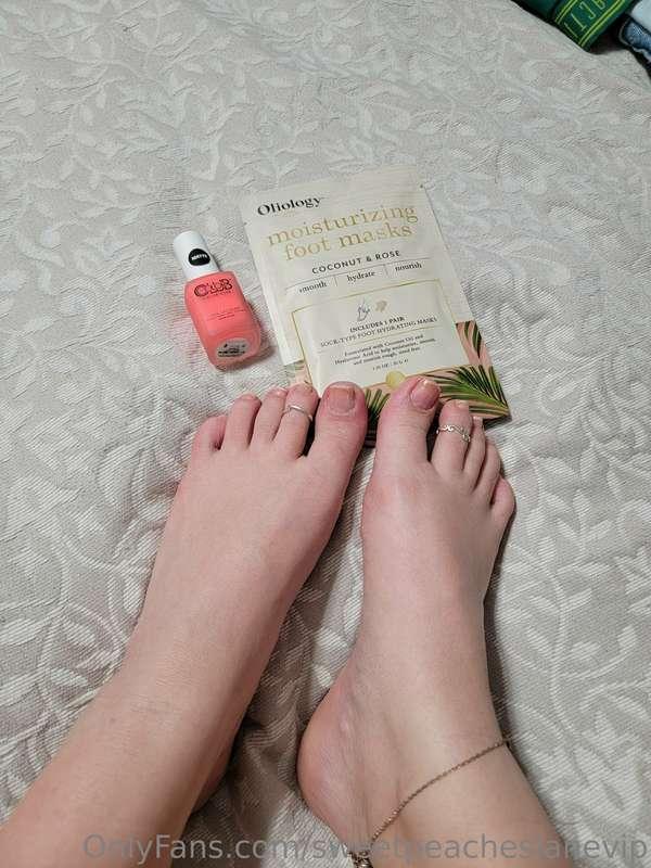 Giving my nails some tlc, gel polish didn't agree with them ..