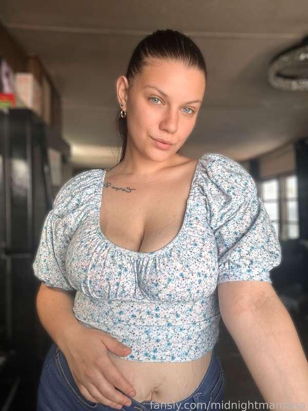 come give mommy a kiss 🥰.













#mommy #milf #ropeplay #solo #pumping #kinky #milk #milkytits #lactation #lactating #lactate #milkfetish #naturalboobs #saggytits #bignaturalboobs #dirtytalk #moaning #taboo #hotwife #kink #lactophilia #dripping #mommykink #liquidgold #milksupply
