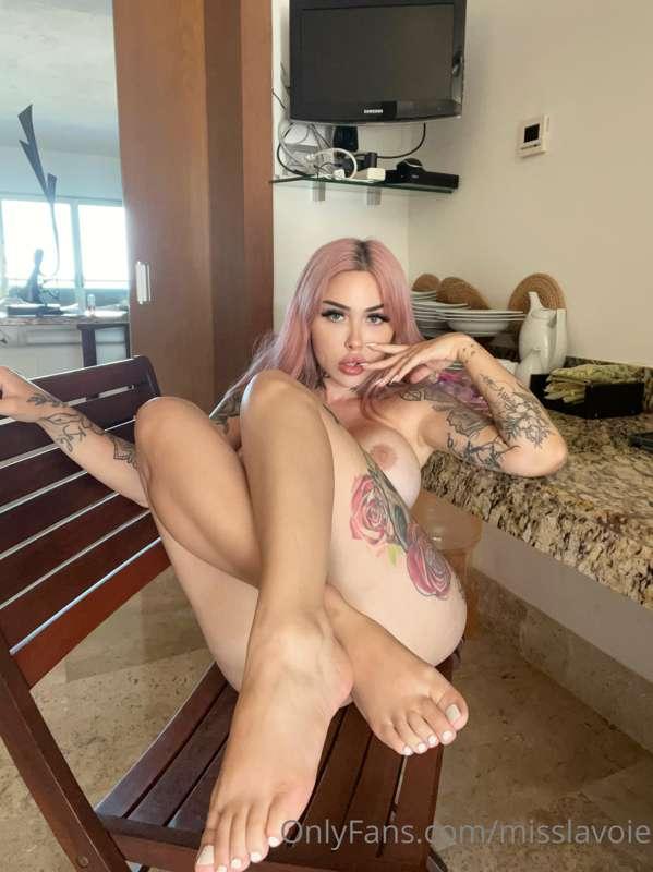 Good Morning 💦💦 
Kitty out? Check your dm’s RIGHT NOW 
😈😈😈😈