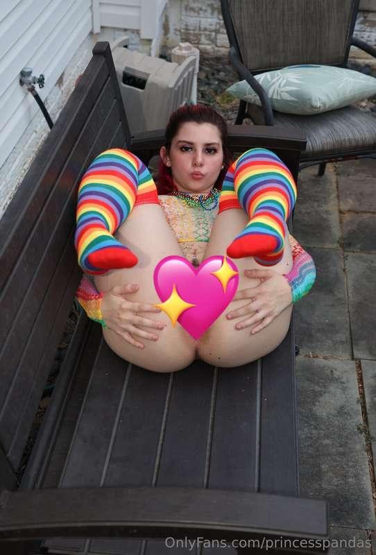 look at all my pride 🌈 40 pics of me posing in all types of ..