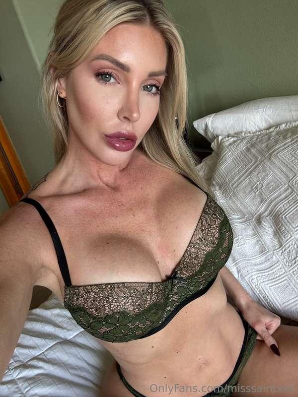 Who wants a kiss? 😏