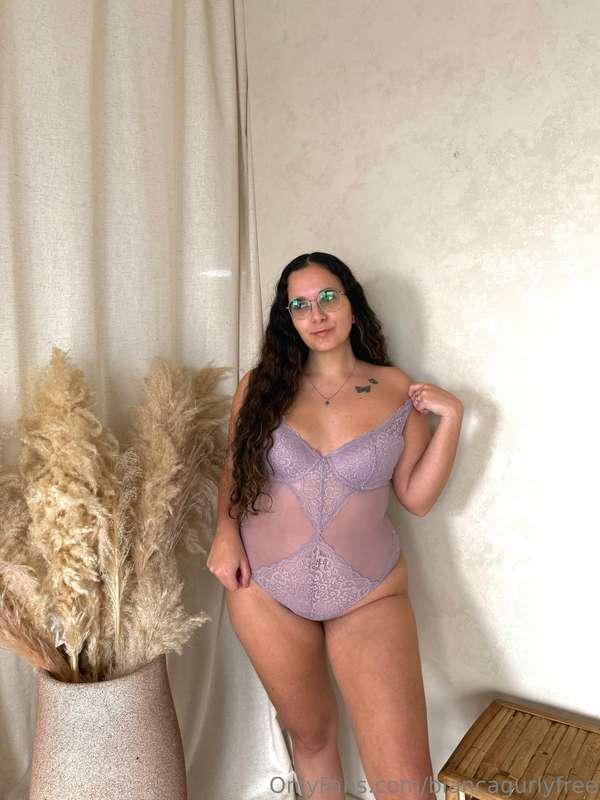 Tu me déshabille et ou je me déshabille sensuellement pendan..