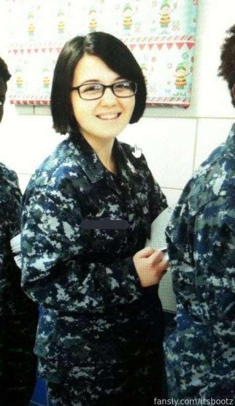 Happy Veterans Day to all my vets !!! 
I wasn’t in the navy long at all but I was in long enough to get my free meals today 😜🤪🤣🤣