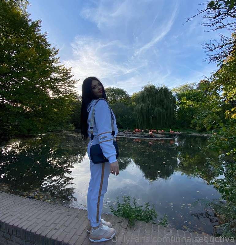 It's a very beautiful lake,💧 but it becomes especially magic..