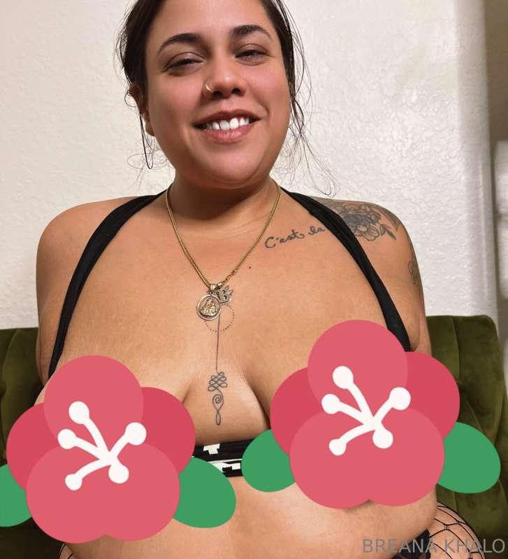 ***Guess my Boobs size!*** ⁉️ 😳 😜 
Unlock this to play 🙈 onc..