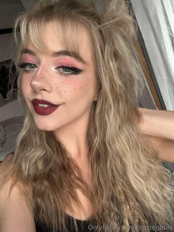 I’m booking in some extra custom vid requests today! 💕 if yo..