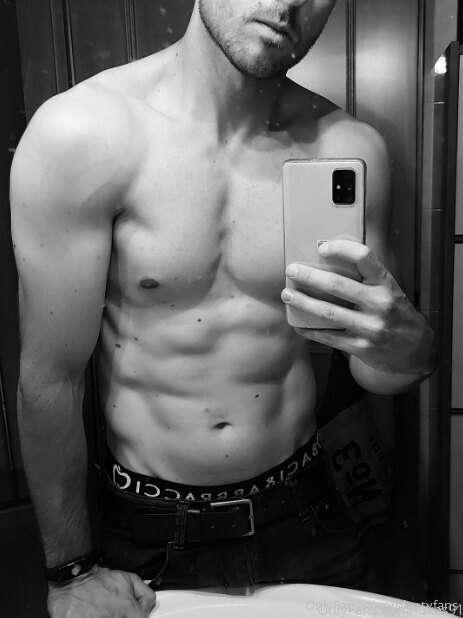 -Amateur
-Couple, straight, gay
- Videos and photos
-Erotic ..