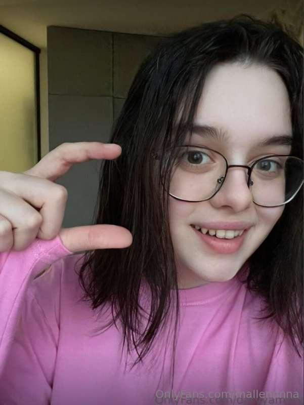 🟢You should be here right now @daryyammy 🟢
Hot cutie @daryya..