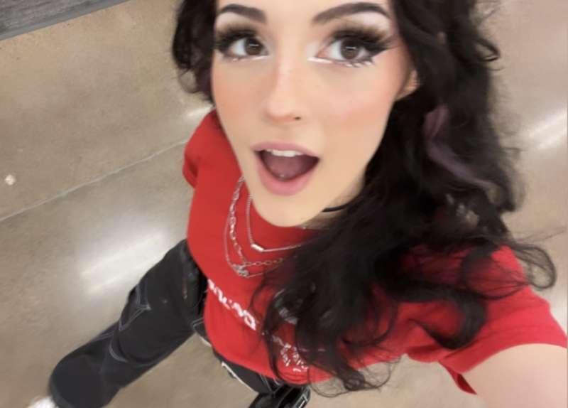 Enjoy some Jet + me working + COSPLAY SNEAK PEAKS