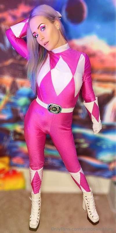 GO GO POWER RANGERS! ⚡️🩷⚡️
I think Kimberly the first pink r..