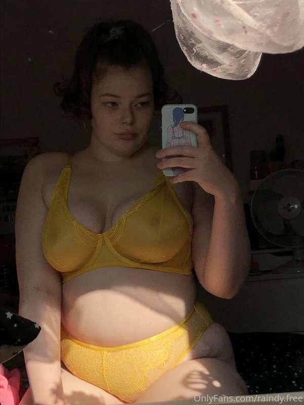 a living, breathing angel🥰 could u say no to this babyface? ..