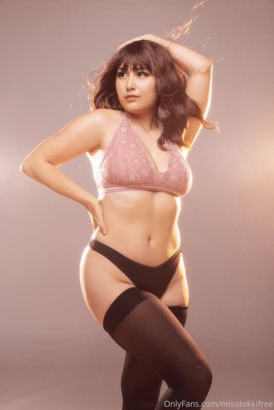 So glowy~
New photoset on my Patreon or if you'd prefer, thi..