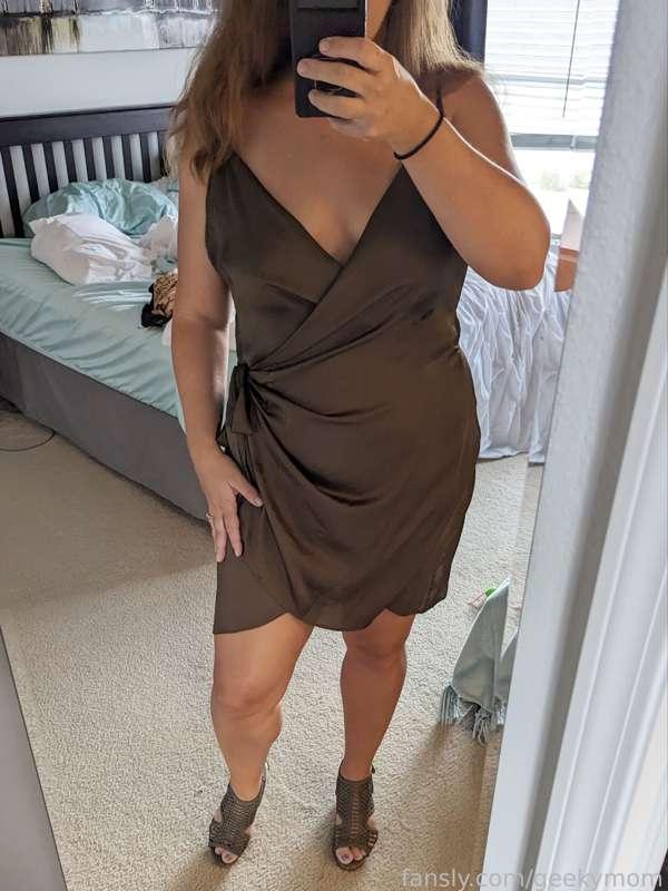 Date night! Time for shenanigans! 😋 This dress is a true wrap dress so it opens all the way in the front; plus it lends itself to "accidental" nip slips and clings to my ass. What else could you ask for? 👗

#fyp #milfnextdoor #exhibitionist #milf #naughtymom #curvy #thicc #sexydress #nopanties