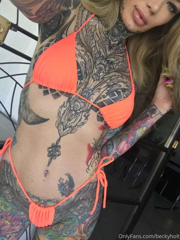 Too hot for this bikini 🧡😭