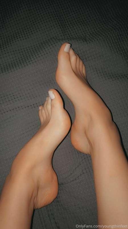 Slender feet🤍🤍
