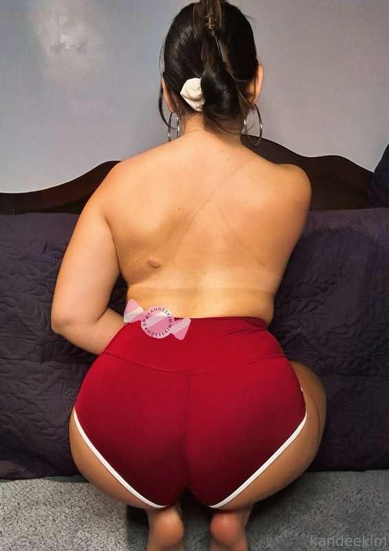 Booty shorts vs. thong vs. naked 😋