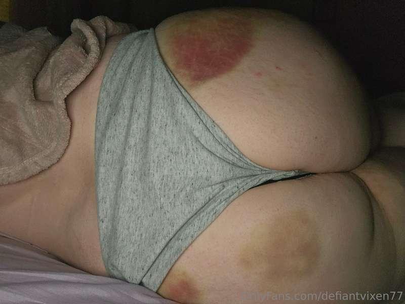 Hey loves ! Anyone into impact play ? Im obviously a bottom ..