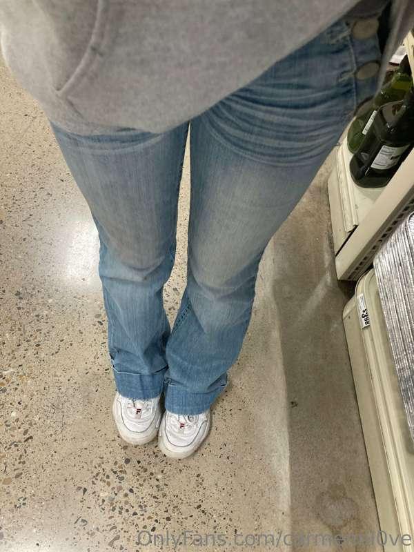 I love shopping alone. 🫶🏼🫶🏼 so many men could just be starin..