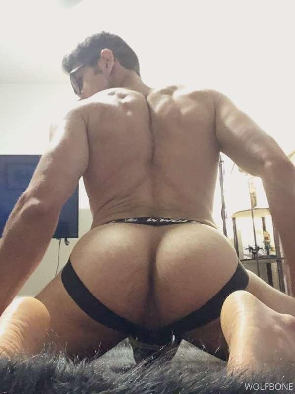 Lick me, eat me, suck me and fuck me! I’m too horny tonight!..