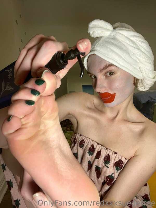 Lotion up my sexy wrinkly soles