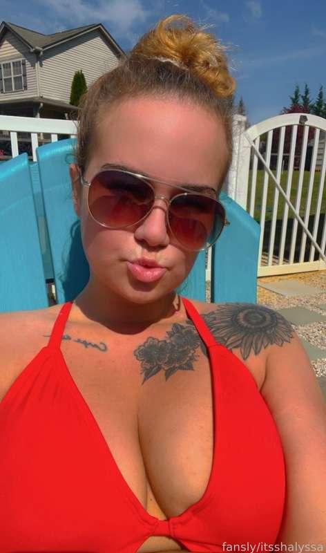 Happy Sundayyyyy ❤️

#FYP #tattoo #pawg #bigtits #tanning #bikini #redbikini #bigboobs #outside 