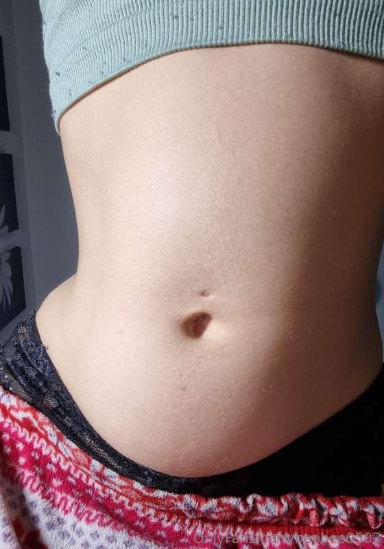 Will you rub my achy full belly please? 😖 Don't be sneaking ..