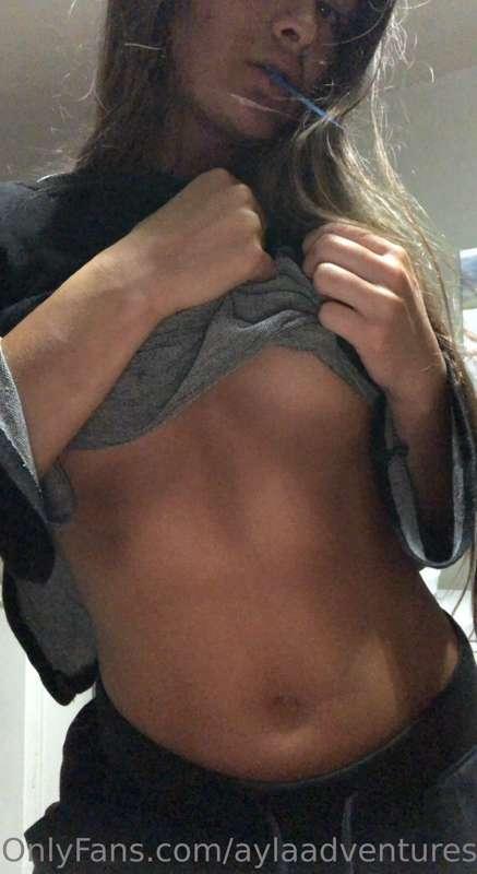 Airbrushed abs accentuating my actual abs 😅