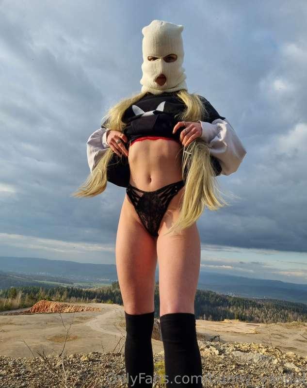 No neviem ako vy 😃 ale mne sa strašne tá prvá fotka páči 🚀🔭✨..